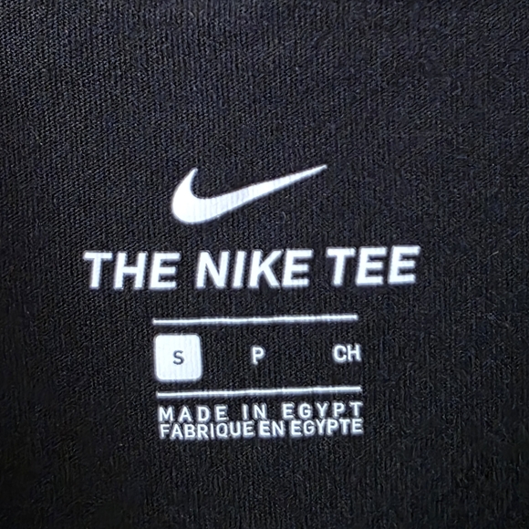Nike Men's Black T-Shirt with Green Logo - Picture 4 of 5